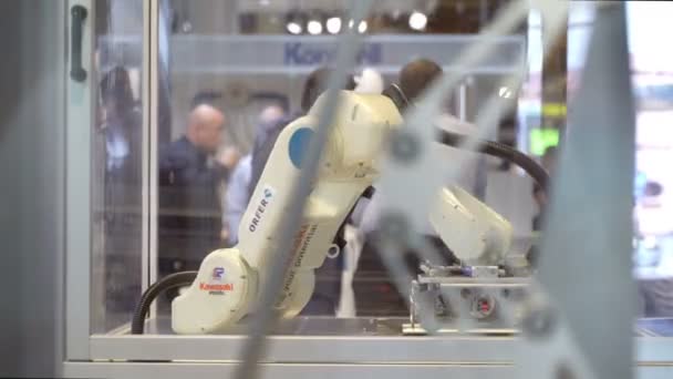 Büyük fuar Pactec Helsinki Finlandiya şirketi Orfer robot paketleme sistemleri — Stok video