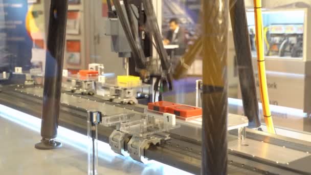 Otomatik robot konveyör. — Stok video