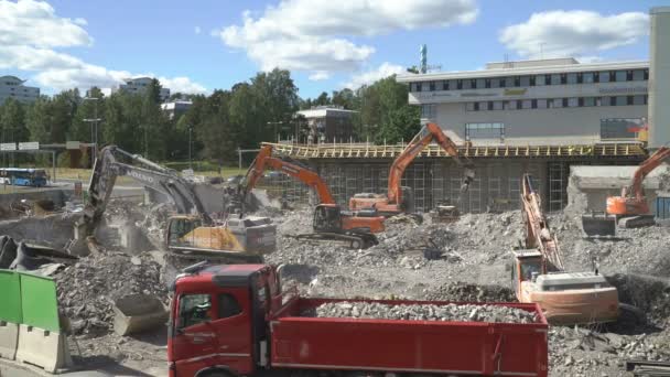 Máquinas pesadas para construção civil que trabalhem na construção de uma nova área residencial . — Vídeo de Stock