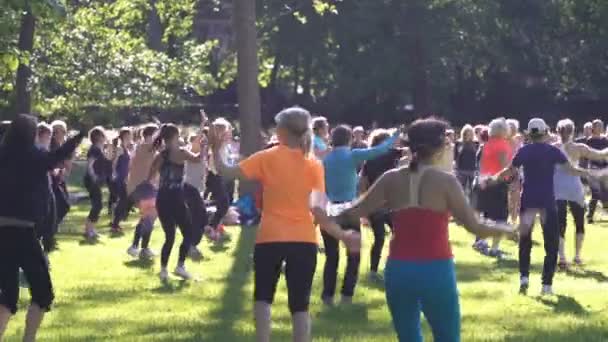 Espoo Finnland Juni 2018 Massenaerobic Einem Öffentlichen Stadtpark Helsinki Enthusiasten — Stockvideo