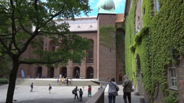 De binnenplaats van de Stockholm City Hall, Zweden — Stockvideo
