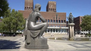 Aker Brugge Oslo'da merkezi sahildeki ünlü Belediye Binası