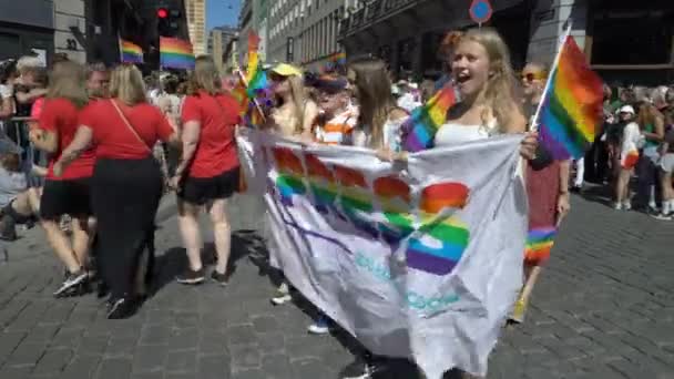 Oslo Norwegen Juni 2018 Viele Verkleidete Mit Regenbogenfahnen Tanzen Singen — Stockvideo