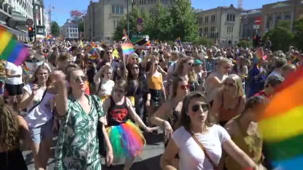 A Parada do Orgulho em Oslo Noruega — Vídeo de Stock