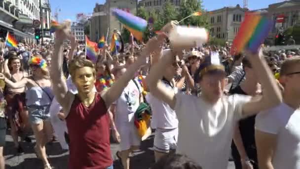 Desfile del Orgullo en Oslo Noruega — Vídeo de stock