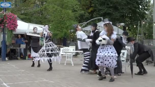 Theater troupe shows a street performance pantomime — Stock Video