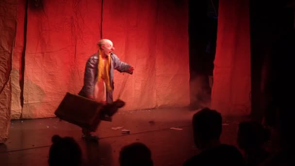 Театральная пантомима клоуна — стоковое видео