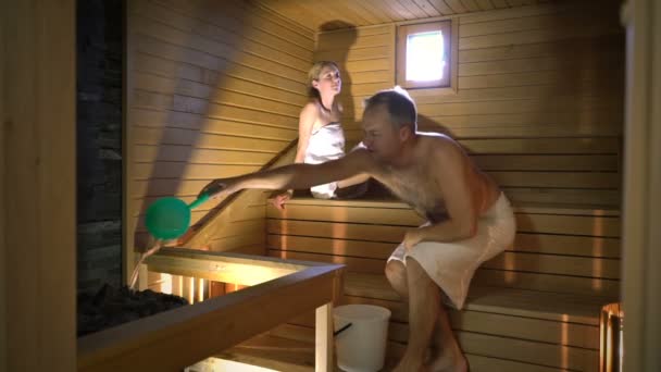 Happy couple enjoying the sauna together — Stock Video