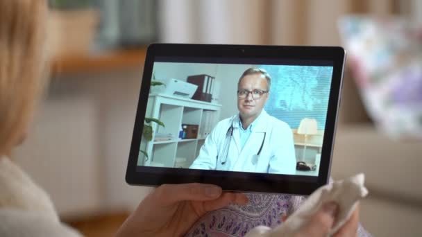 Gyógyszer Online Fiatal Segítségével Videochat Otthon Orvosa Folytat Orvos Előírását — Stock videók