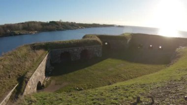 Finlandiya Helsinki başkenti yakınındaki Adaları üzerinde Suomenlinna eski kale