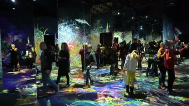 Ziyaretçiler Müzesi'nde zevk yeni modern dijital sanat