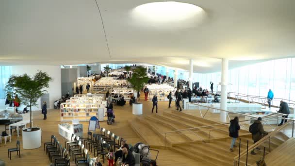 Biblioteca Central de la ciudad de Helsinki Oodi — Vídeos de Stock