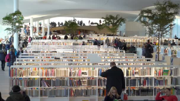 Biblioteca centrale della città di Helsinki Oodi — Video Stock