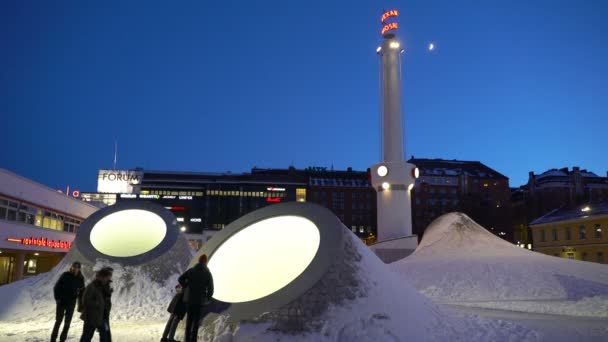 ヘルシンキ、フィンランドの Lasipalatsi 広場に美術館アモス レックス — ストック動画