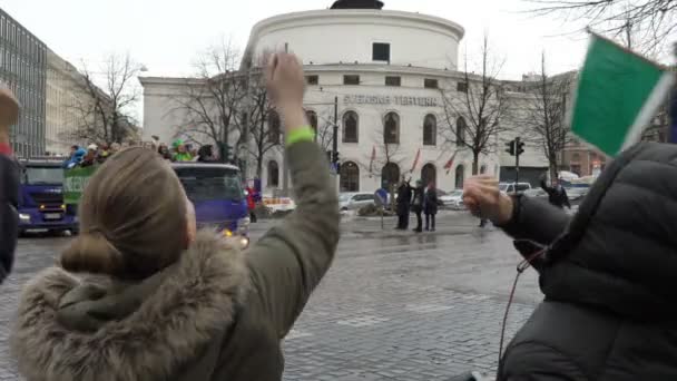 Penkkarit jest to tradycyjne święto maturzystów w Finlandii — Wideo stockowe