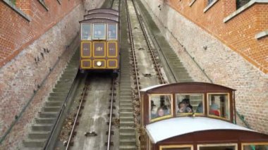 Eski teleferik, füniküler yolcu Buda Hill, Budapeşte, Macaristan için alır