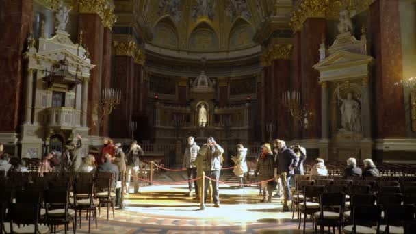 Interieur van St. Stephens Basilica Szent Istvan Bazilika — Stockvideo