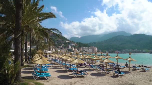 Strand van Port de Soller een zonnige dag, Mallorca — Stockvideo