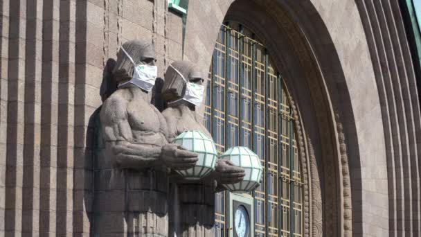 Statues wearing protective masks — Stock Video