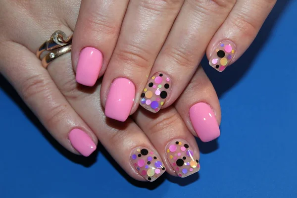 Şık şık kadın ayna manikür. Tırnak sanat.