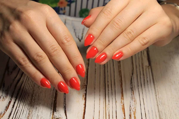 Seksualne Różowy Manicure Piękne Kobiece Dłonie — Zdjęcie stockowe