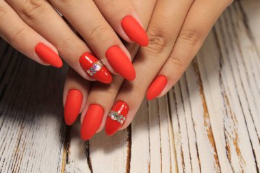 Doğal çivi güzellik. Mükemmel temiz manikür