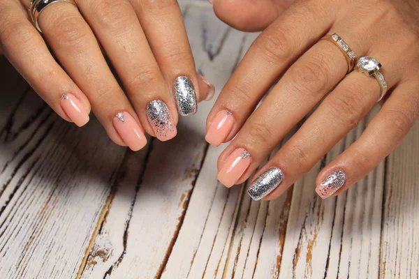 Mãos Mulher Com Uma Manicura Elegante — Fotografia de Stock