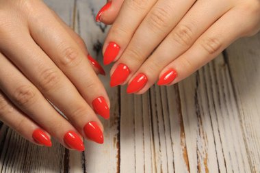 trendy bir doku üzerinde göz alıcı güzel manikür