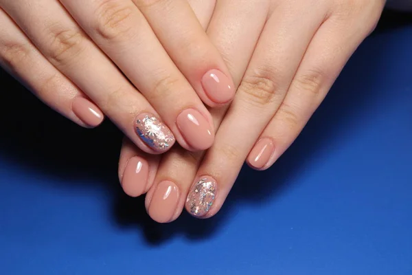 Handen Met Mooie Manicure Natuurlijke Nagels Met Gel Lak — Stockfoto