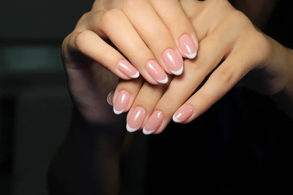 Elegante Manicura Uñas Color Negro Plata — Foto de Stock