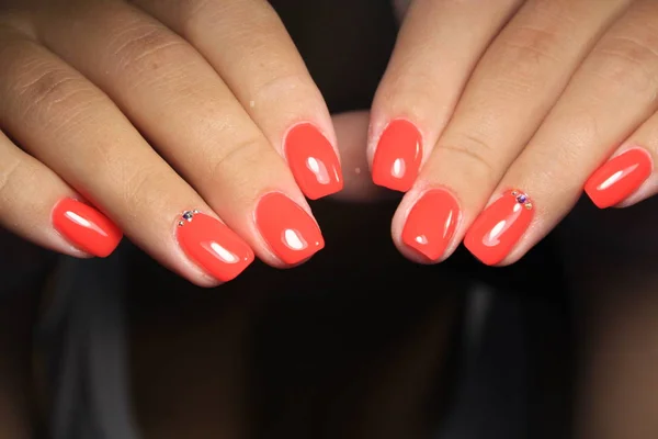 Unas Uñas Naturales Increíbles Las Manos Las Mujeres Con Manicura —  Fotos de Stock