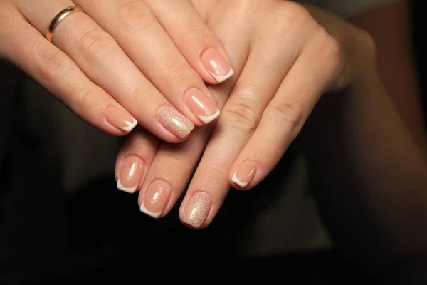 Unhas Naturais Incríveis Mãos Mulher Com Manicura Limpa Gel Polonês — Fotografia de Stock