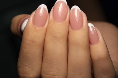 Doğal çivi güzellik. Mükemmel temiz manikür