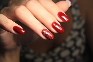 modaya uygun doku arka plan üzerinde göz alıcı güzel manikür