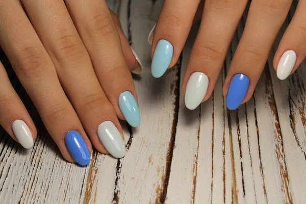 Niesamowite Naturalne Paznokcie Kobiet Ręce Czyste Manicure — Zdjęcie stockowe