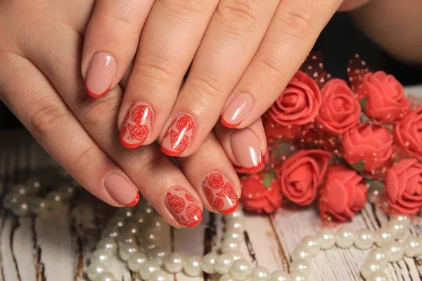 Niesamowite Naturalne Paznokcie Kobiet Ręce Czyste Manicure — Zdjęcie stockowe