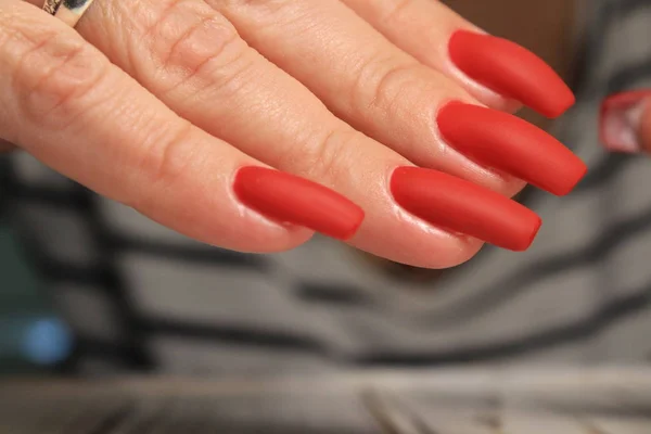 Las Manos Femeninas Con Manicura Estilo Mejor —  Fotos de Stock