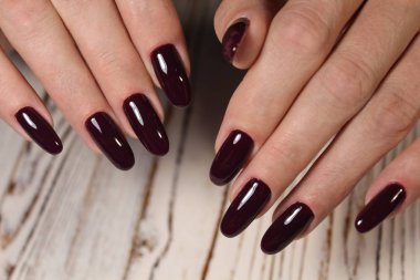 Manikürlü Tırnak Cilalı Sanat Tasarımı.