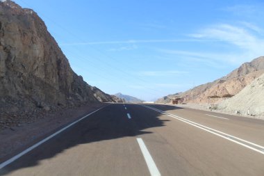 Vintage doğal çöl karayolu günbatımı, seyahat kavramı, ABD tonda..