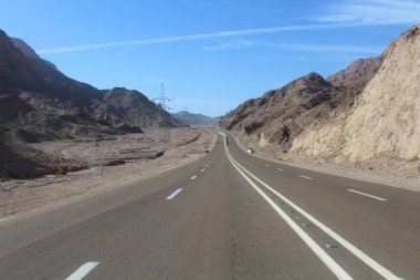 Vintage doğal çöl karayolu günbatımı, seyahat kavramı, ABD tonda..