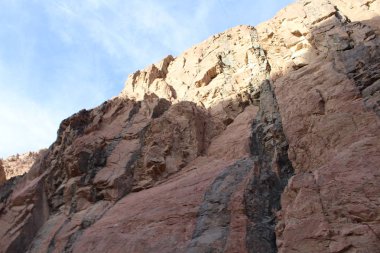 Büyük dağlar gökyüzü Mısır'daki karşı. Manzara
