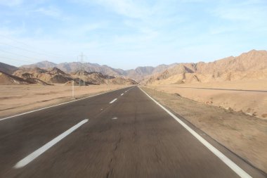 Yol Dahab dağlarda. Mısır
