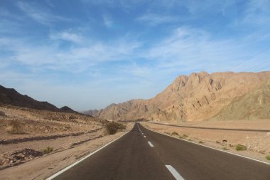 dolambaçlı yol dağ. Güzel manzara