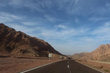 dolambaçlı yol dağ. Güzel manzara