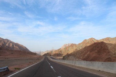 dolambaçlı yol dağ. Güzel manzara