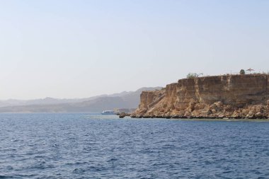 Tekneler ve Kızıldeniz ile güzel manzara