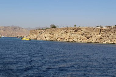 Tekneler ve Kızıldeniz ile güzel manzara