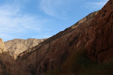 Kanyon büyük granit kayalar. manzara