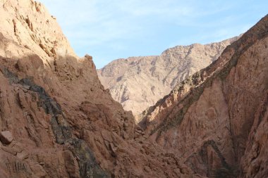 Kanyon büyük granit kayalar. manzara