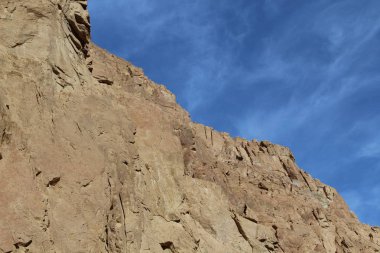 Kanyon büyük granit kayalar. manzara